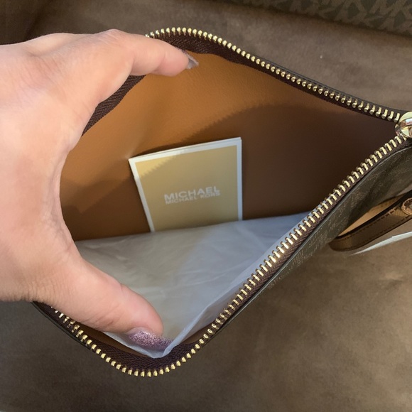 Michael Kors jet set travel bag with wristlet - Picture 2 of 5